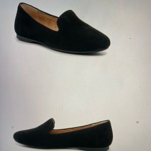 Naturalized Peyton velvet flats 7.5 wide